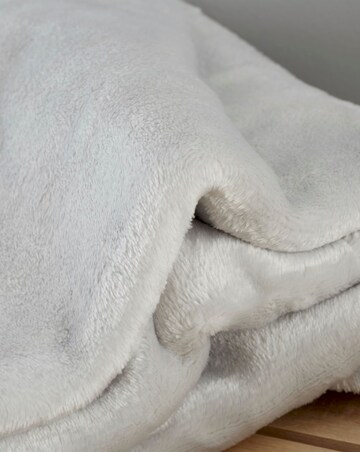 Catherine Lansfield Raschel Velvet Throw