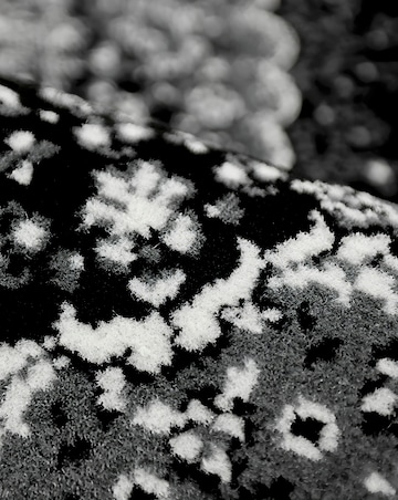 Traditional Medallion Woven Rug