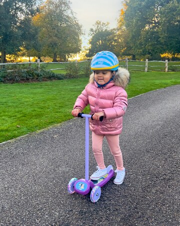 Bluey Tilt n Turn Scooter with LED Wheels