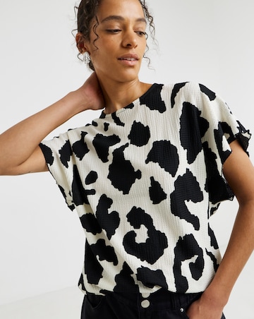 Flutter Sleeve Textured Top