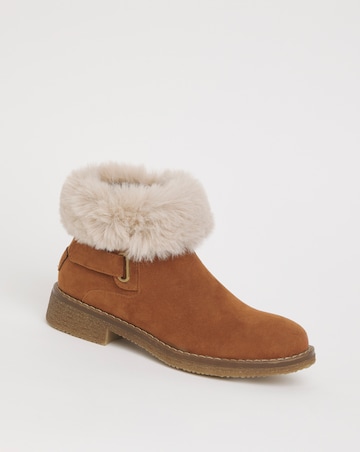 Cushion Walk Fur Collar Crepe Sole Boot Wide E Fit