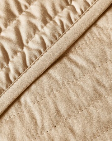 Catherine Lansfield Quilted Lines Bedspread