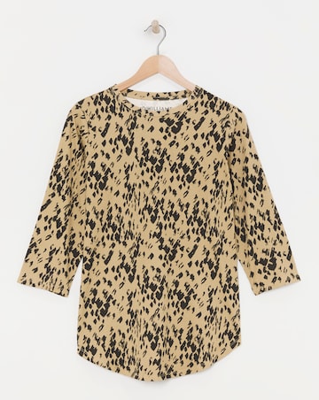 Animal Print 3/4 Sleeve Curved Hem Longline Top