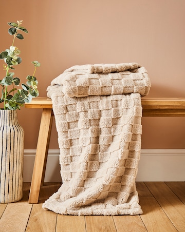 Gray & Osbourn Chequerboard Fleece Throw