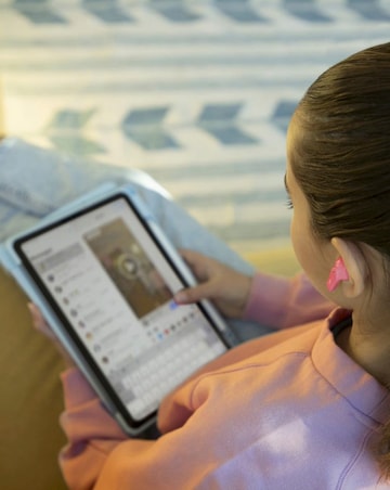 Belkin SoundForm Nano Wireless Earbuds for Kids - Pink