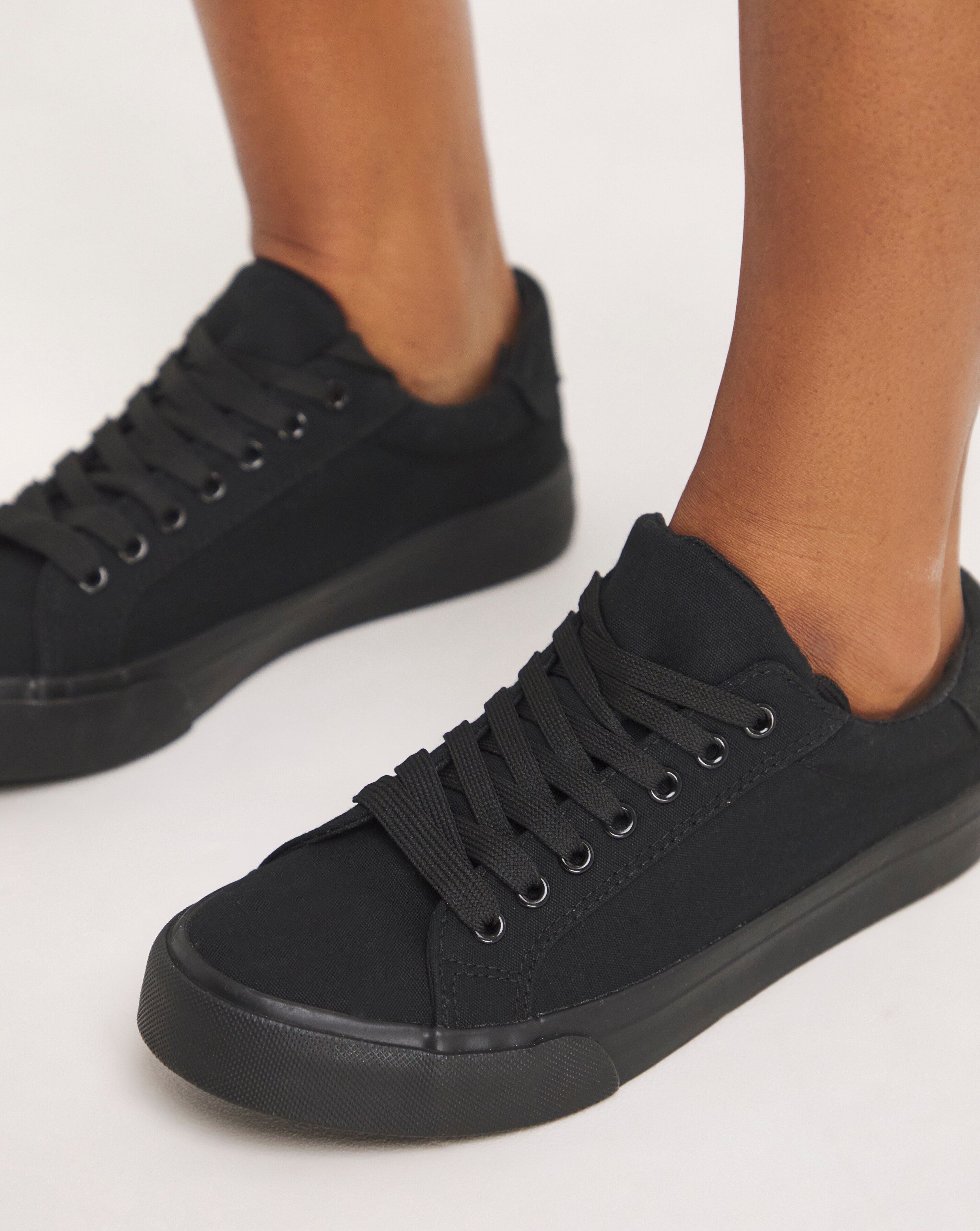 Busselton Lace Up Leisure Pumps - Standard Fit (D)