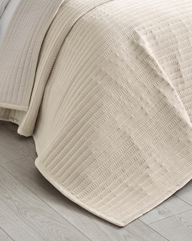 Catherine Lansfield Velvet Pinsonic Bedspread
