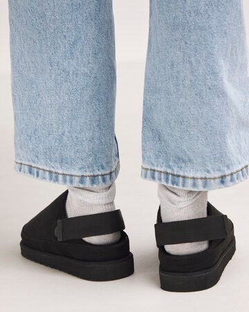 Charlene Closed Toe Black Mule Standard Fit