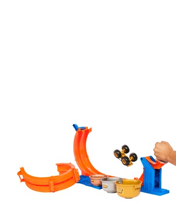 Hot Wheels Monster Trucks Loop-And-Flip Trophy Challenge Playset