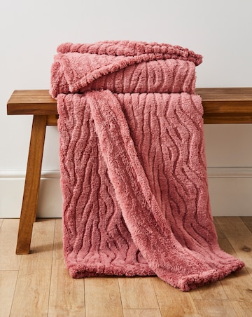 Textured Wavy Fleece Throw - Rose Pink