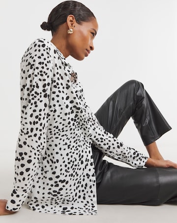 Womens Dipped Back Shirt - Mono Spot