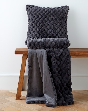 Scallop Faux Fur Throw - Charcoal