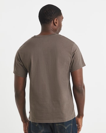 Levi's Short Sleeve Chest Graphic T-Shirt - Brown