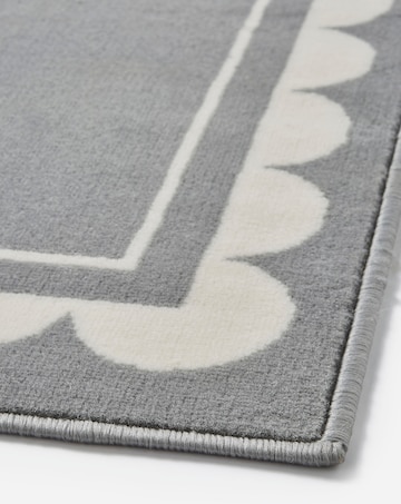 Maestro Scalloped Border Rug