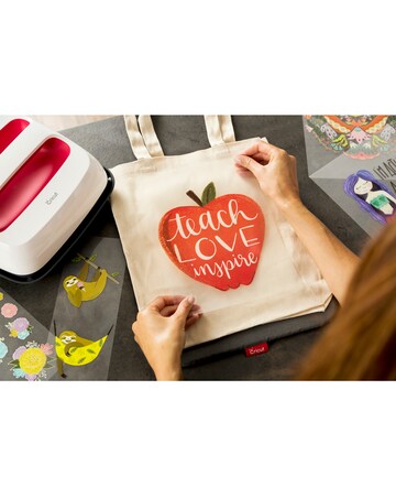 Cricut EasyPress 2 9x9in Raspberry