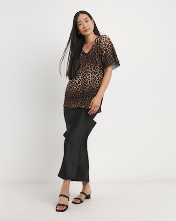 Leopard Print Plisse V Neck Longline Top