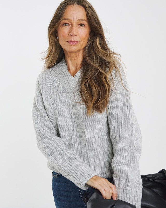 V-Neck Jumper - Grey