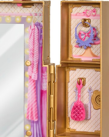 Wicked Glinda's Glamorous Closet, 2 Unique Looks, Surprises & 13 Accessories