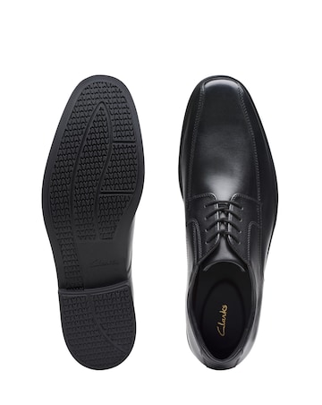 Clarks Howard Over Leather Shoe - Black