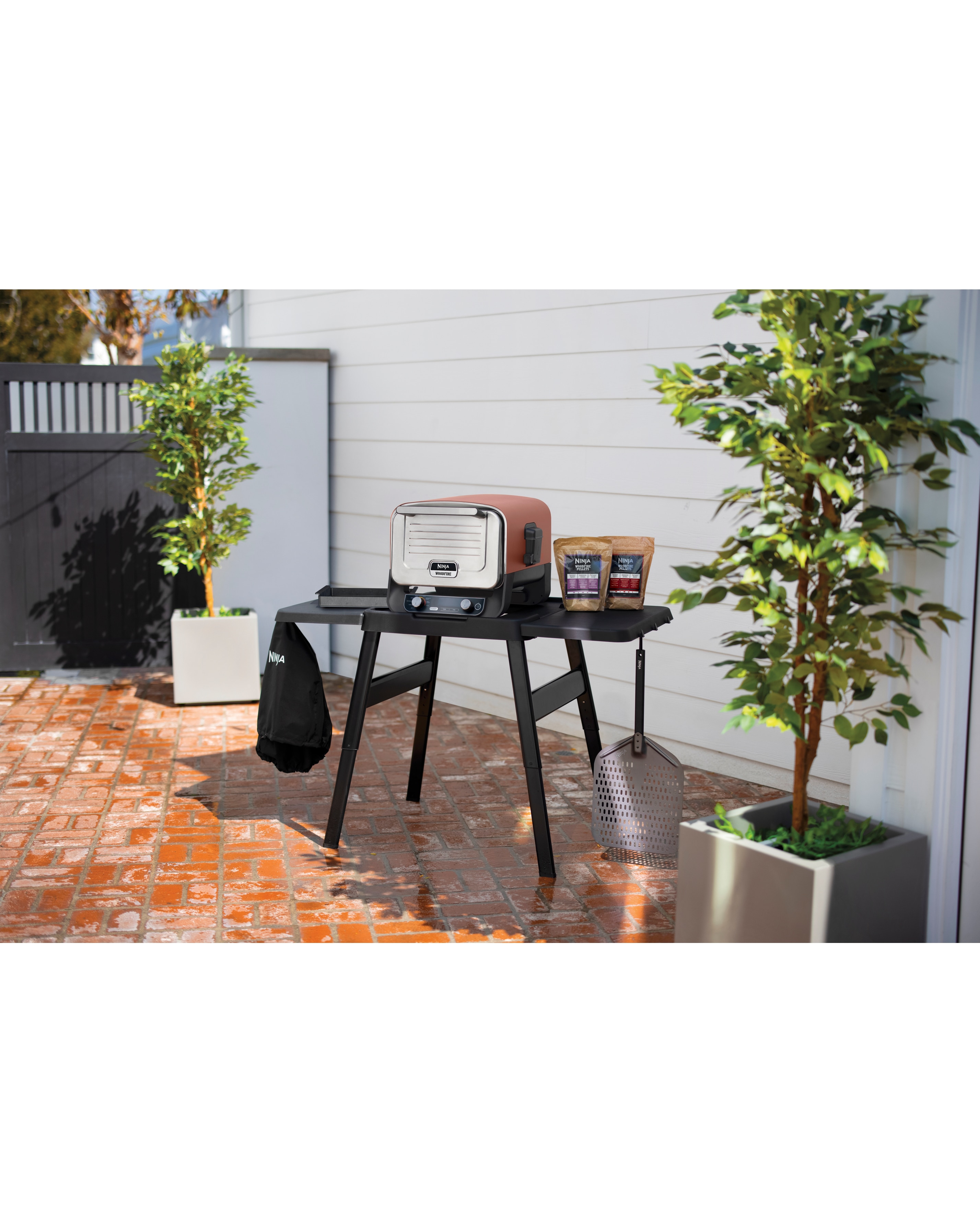 Ninja Woodfire OO101UK Electric Outdoor Oven,Pizza Maker, BBQ
