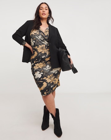 Joe Browns Strikingly Different Dress