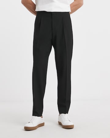 Tailored Loose Fit Pleat Stretch Trouser