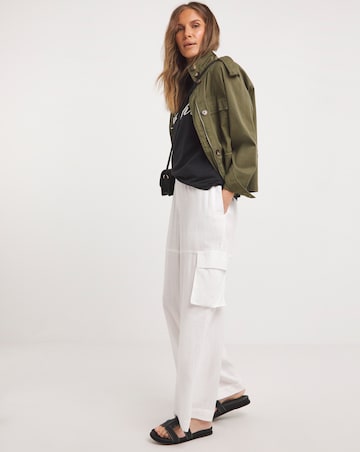 Tres Chic Pearl Graphic Short Sleeve T-Shirt