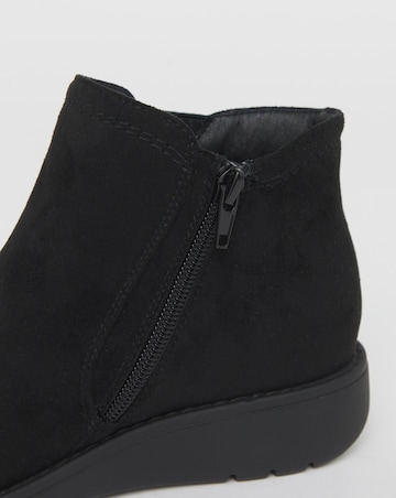 Heavenly Soles Rashida Low Wedge Chelsea Boots - Wide Fit (E)