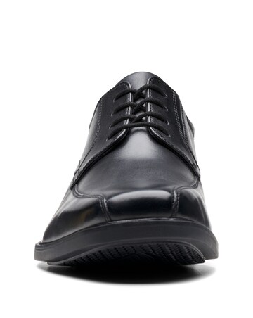 Clarks Howard Over Leather Shoe - Black