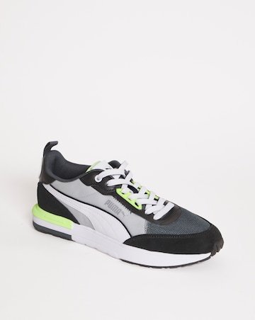 PUMA R22 Trainers