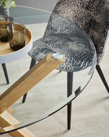 Bodie Dining Table with 4 Savannah Chairs