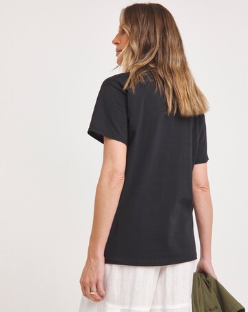 Tres Chic Pearl Graphic Short Sleeve T-Shirt