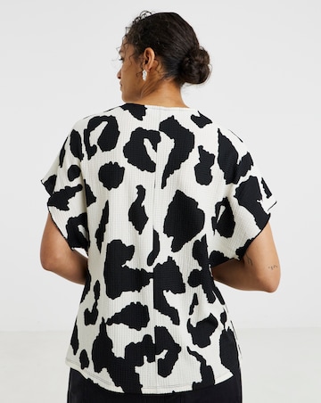 Flutter Sleeve Textured Top