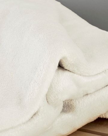 Catherine Lansfield Raschel Velvet Throw