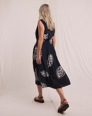 Julipa Textured Crinkle Printed Pocket Midi Dress