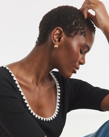 Stitch Neck Half Sleeve Rib Top