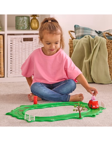 Peppa Pig Whizz-Around - Peppa's Little Red Car Set