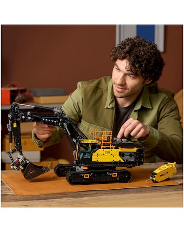 LEGO Technic Volvo EC500 Hybrid Excavator, Motorised Construction Vehicle 42215