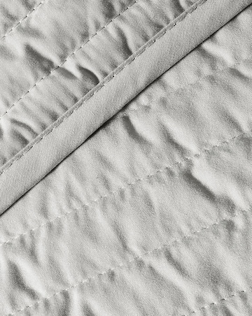 Catherine Lansfield Quilted Lines Bedspread