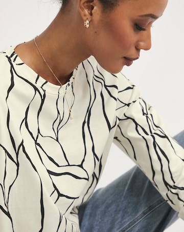 Printed Longline Curved Hem Top