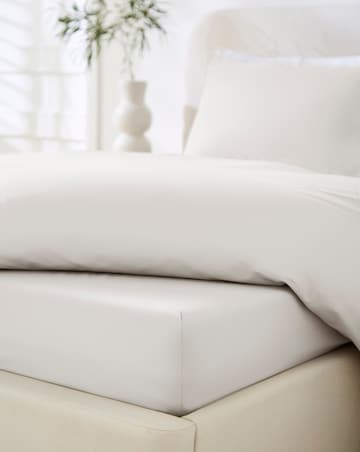 Non Iron Plain Dye 30cm Fitted Sheet