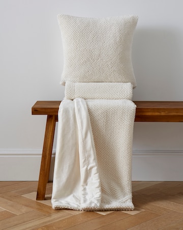 Bobble Fleece Throw - Cream