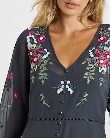 Hope & Ivy Rosette Embroidered Dress