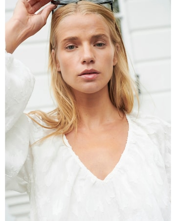 Ro&Zo White Leopard Jacquard Balloon Sleeve Top