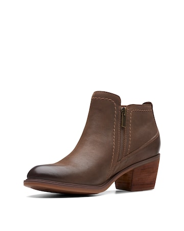 Clarks Neva Leather Chelsea Boots Wide Fit