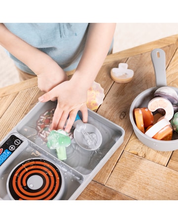 Melissa & Doug Simmer & Stir Stovetop Play Set with Colour Changing Water