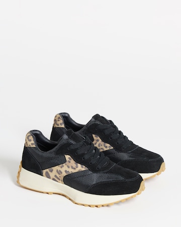 Akira Retro Runner Trainer - Wide Fit (E)