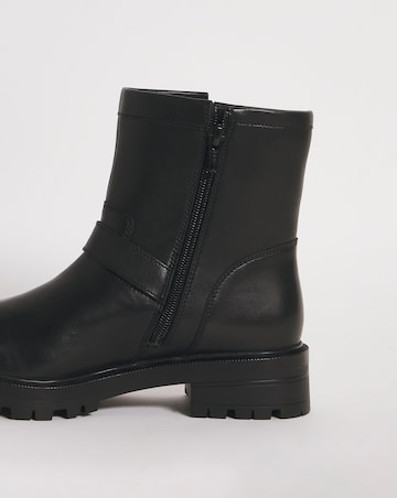 Leather Chunky Buckle Boot E Fit