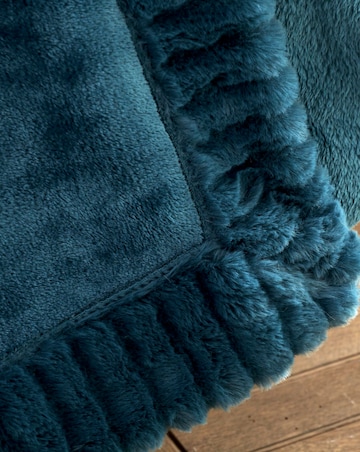 Catherine Lansfield Velvet Faux Fur Cosy Throw
