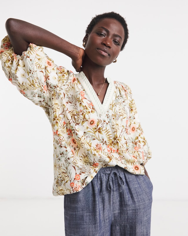 Collarless Bubble Sleeve Top